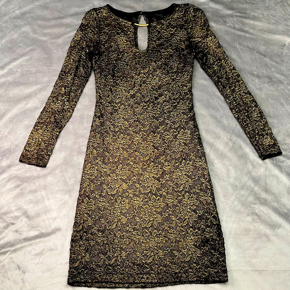 Cute Dress in Good Condition 
Perfect New Year Dress!
Black and Gold 
Size 8